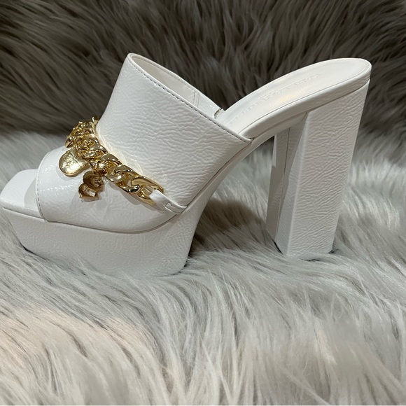 Karl Lagerfeld Haisley Patent Leather Slip-On Gold Charms. New with tags - Picture 5 of 9